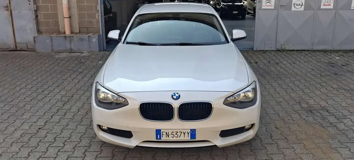 Usata BMW 114 102 CV (75 kW) 2014 Bianco perla Utilitaria