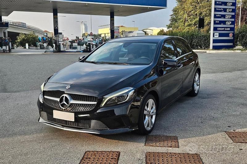 Usata Mercedes A180 109 CV (80 kW) 2018 Nero Berlina