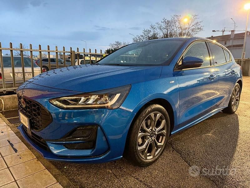 Usata Ford Focus ST-Line 125 CV (91 kW) 2022 Blu/azzurro Berlina