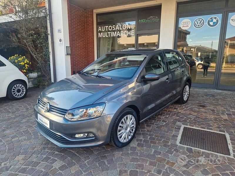 Grigio Usata 2014 VW Polo Comfortline Tre volumi | 7250 € (Buon prezzo) - Immagine 1/4