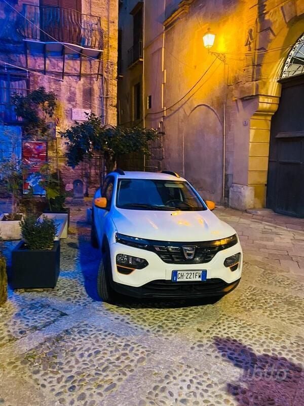 Bianco Usata 2022 Dacia Spring Due volumi | 11.000 € (Buon prezzo) - Immagine 1/4