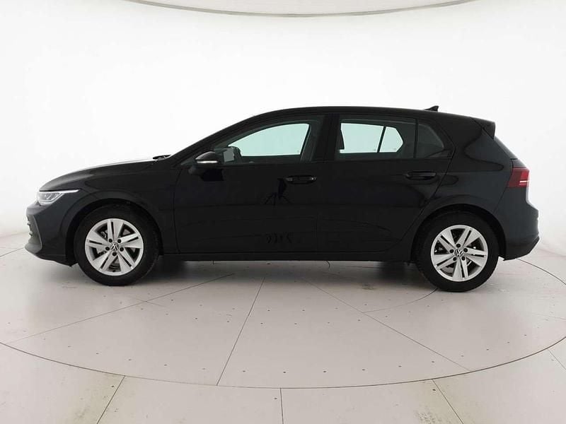 Usata VW Golf VIII Life 116 CV (85 kW) 2025 Grenadill black metallizzato Berlina