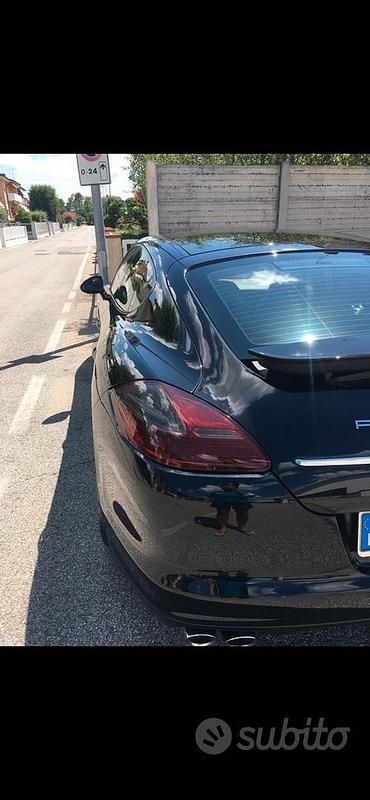 Usata Porsche Panamera 250 CV (183 kW) 2012 Nero Utilitaria