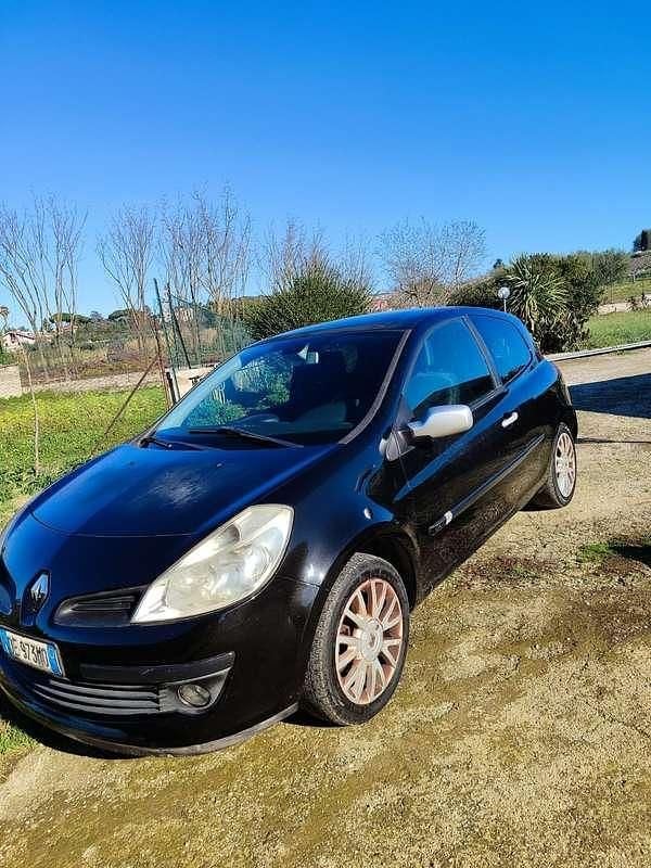 Usata 2008 Renault Clio II Berlina | 1300 € (Buon prezzo) - Immagine 1/4