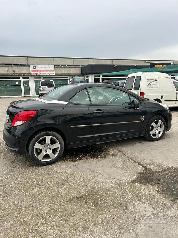 Usata Peugeot 207 CC 112 CV (82 kW) 2011 Nero Cabrio