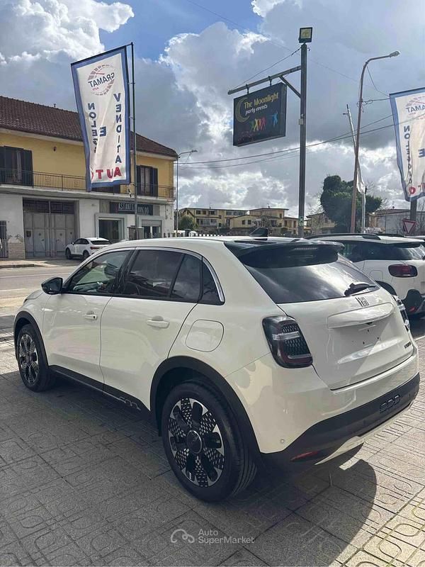 Usata Fiat 600 110 CV (80 kW) 2025 Bianco SUV