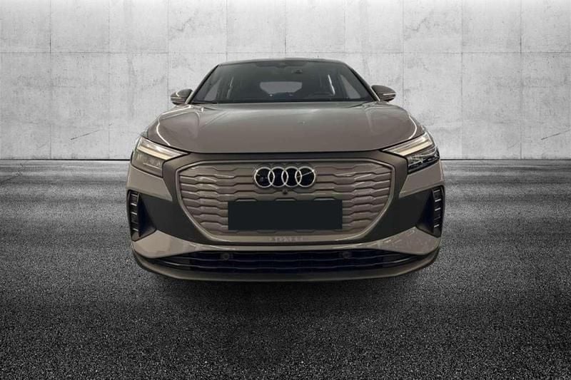 Käytetty Audi Q4 e-tron Business 69 kW (95 HP) 2022 Harmaa Katumaasturi