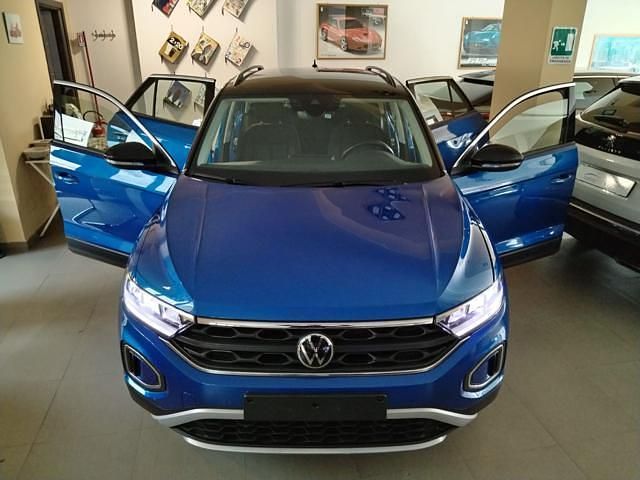Usata VW T-Roc Life 110 CV (80 kW) 2023 Blu SUV