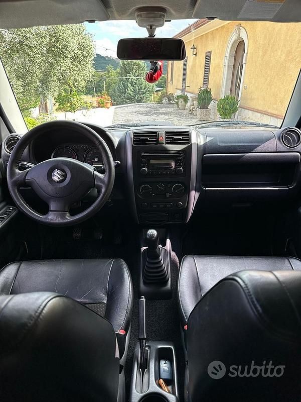 Usata Suzuki Jimny 86 CV (63 kW) 2007 Grigio SUV