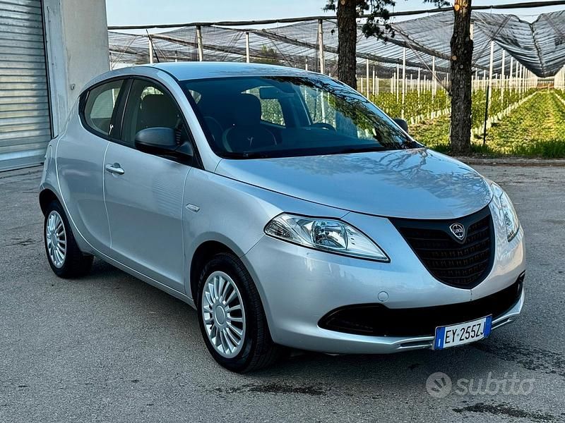 Usata Lancia Ypsilon 95 CV (69 kW) 2015 Grigio Utilitaria