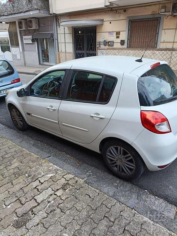 Usata Renault Clio II 75 CV (55 kW) 2011 Bianco Berlina