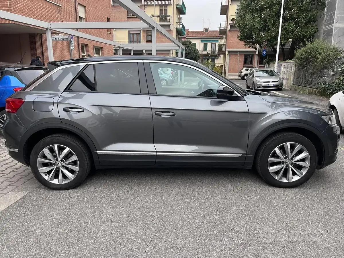 Usata VW T-Roc 150 CV (110 kW) 2019 Nero SUV