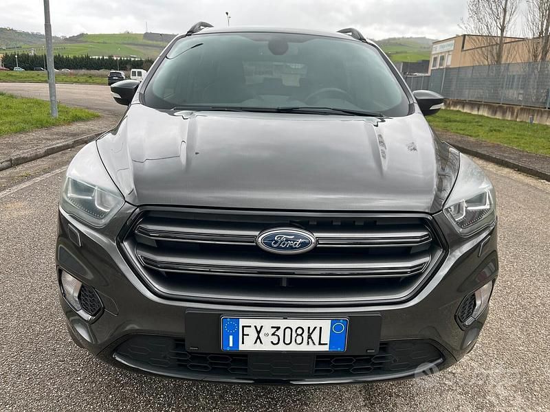 Usata Ford Kuga ST-Line 150 CV (110 kW) 2019 Grigio SUV