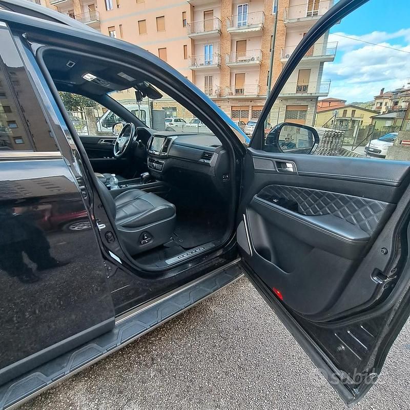 Usata SsangYong Rexton 181 CV (133 kW) 2019 Nero SUV