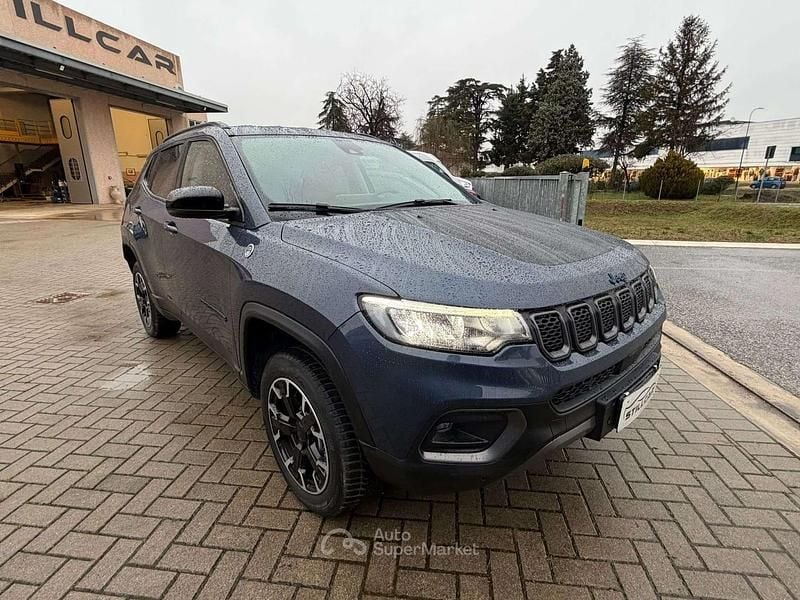 Gebraucht Jeep Compass Trailhawk 179 PS (131 kW) 2023 Blau SUV