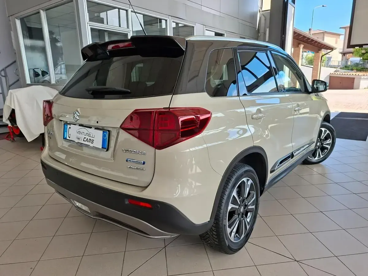 Usata Suzuki Vitara 129 CV (94 kW) 2020 Beige SUV