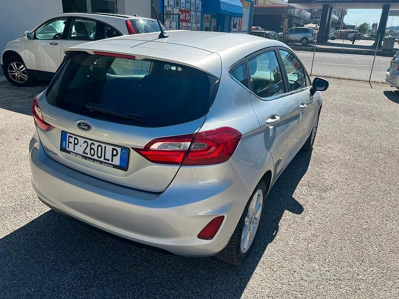 Usata Ford Fiesta Titanium 86 CV (63 kW) 2018 Grigio Utilitaria