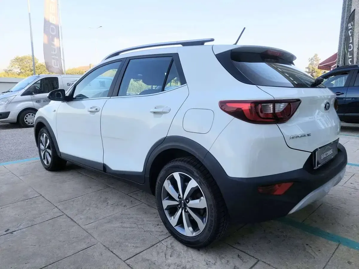 Usata Kia Stonic Urban 82 CV (60 kW) 2021 Bianco SUV