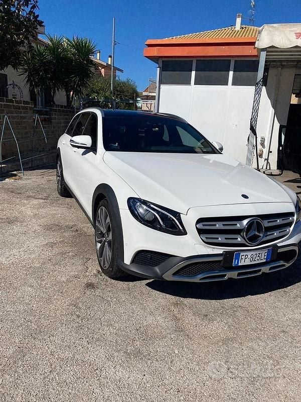 Bianco Usata 2018 Mercedes E220 Premium Plus Station wagon | 23.000 € (Buon prezzo) - Immagine 1/4