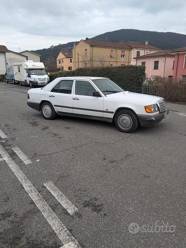 Usata Mercedes E250 1987 Bianco Berlina
