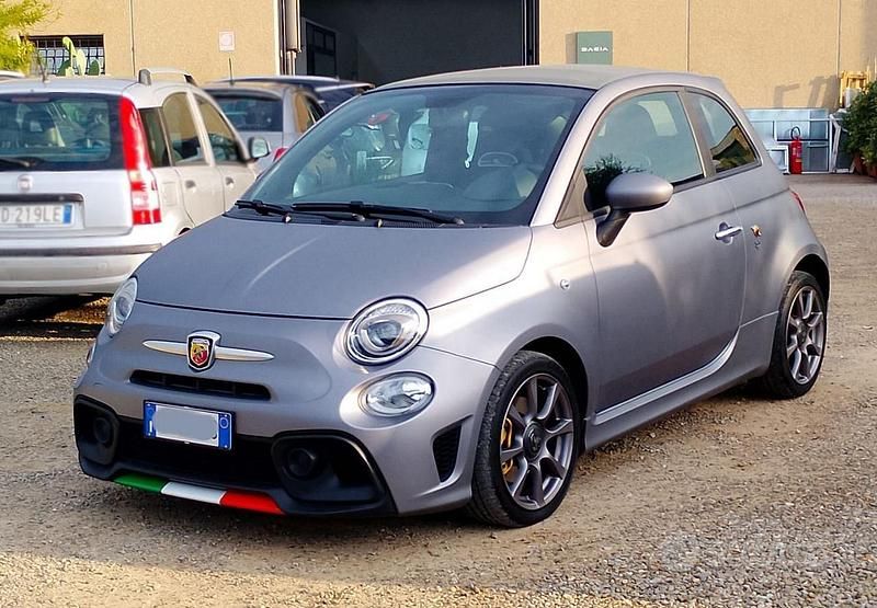 Grigio Usata 2018 Abarth 595C Cabrio | 15.900 € (Buon prezzo) - Immagine 1/4