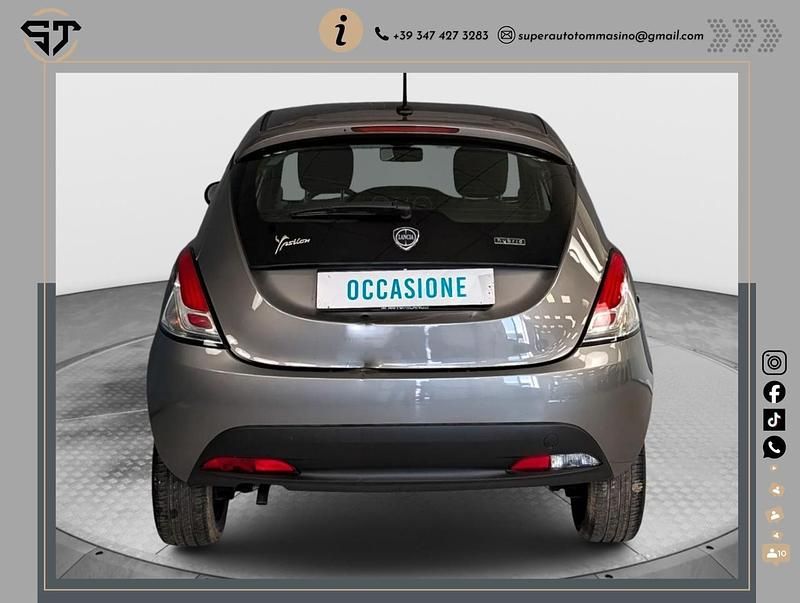 Usata Lancia Ypsilon Silver 69 CV (50 kW) 2023 Grigio Utilitaria