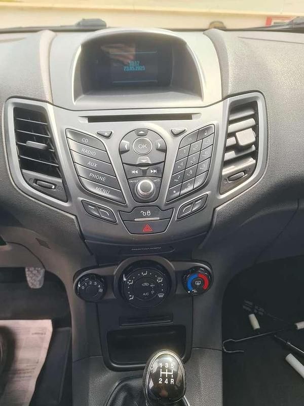 Usata Ford Fiesta 60 CV (44 kW) 2015 Bianco Berlina