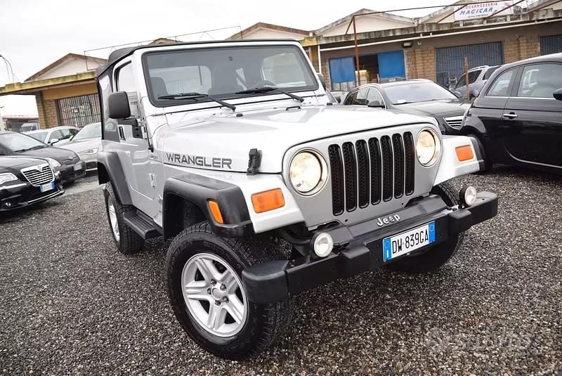 Usata Jeep Wrangler Sport 143 CV (105 kW) 2005 Grigio SUV