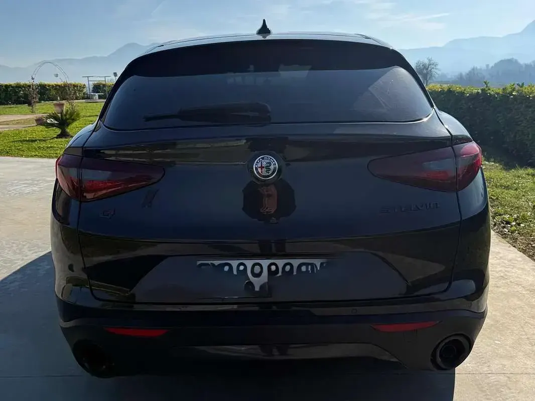 Usata Alfa Romeo Stelvio Sprint 190 CV (139 kW) 2021 Nero SUV
