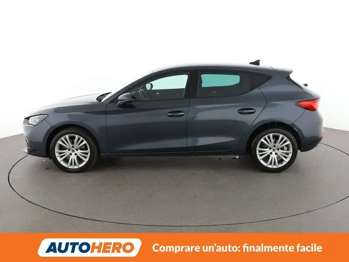 Käytetty Seat Leon Style 150 HP (110 kW) 2025 Harmaa Sedan