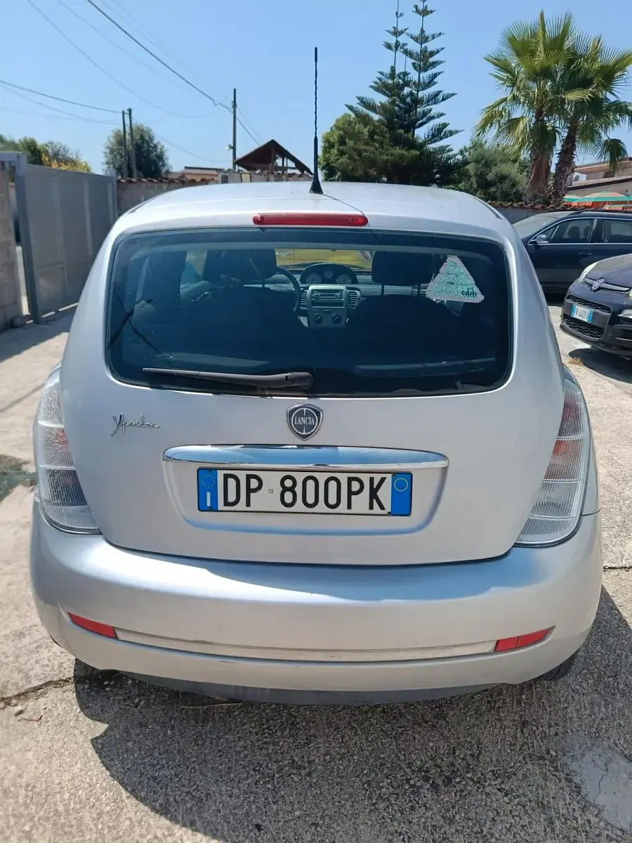 Usata Lancia Ypsilon 60 CV (44 kW) 2008 Argento Utilitaria