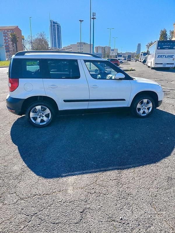 Usata Skoda Yeti Adventure 105 CV (77 kW) 2011 Bianco SUV