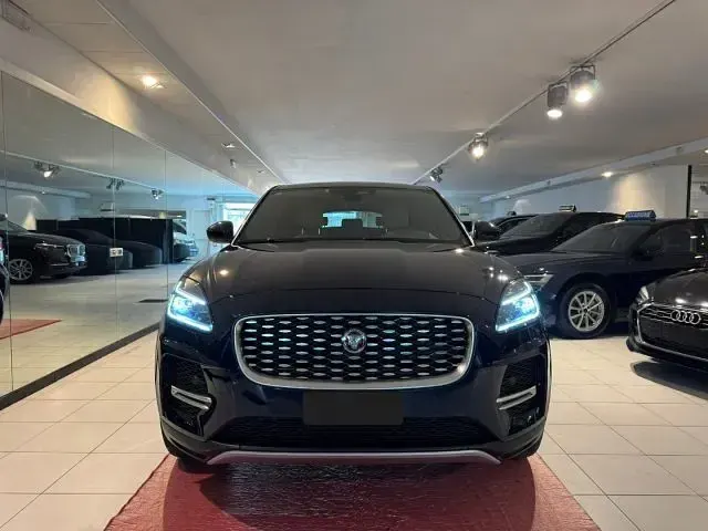 Usata Jaguar E-Pace R-Dynamic 180 CV (132 kW) 2018 Bianco metallizzato SUV