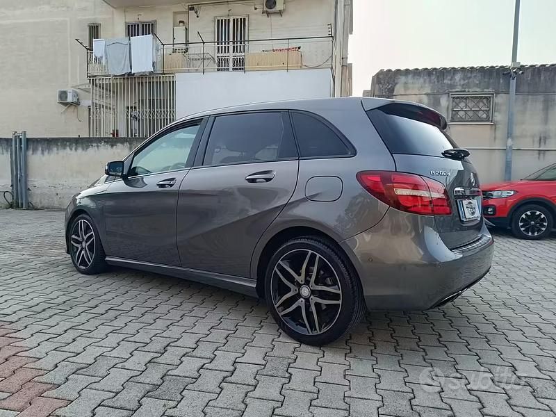 Usata Mercedes B200 136 CV (100 kW) 2016 Grigio Utilitaria