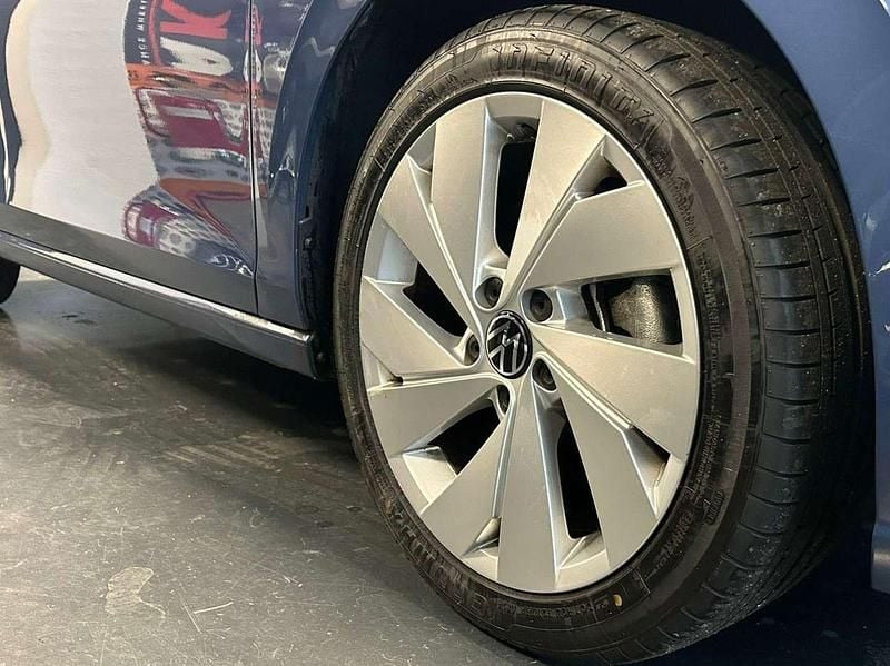 Usata VW Golf VIII Style 150 CV (110 kW) 2025 Anemone blue Berlina