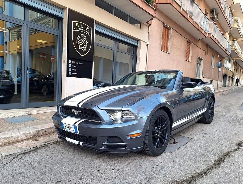 Usata Ford Mustang 305 CV (224 kW) 2013 Grigio Cabrio
