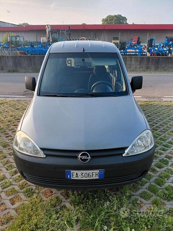 Usata Opel Combo 2009 Grigio Monovolume
