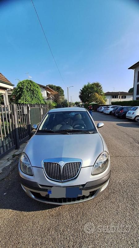 Usata Lancia Ypsilon 60 CV (44 kW) 2005 Grigio Utilitaria