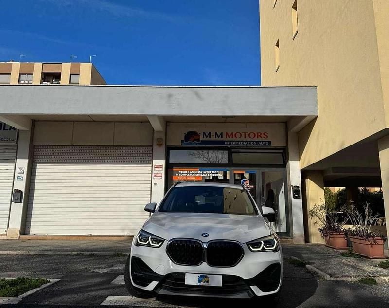 Käytetty BMW X1 Advantage 125 HP (91 kW) 2020 Valkoinen Katumaasturi