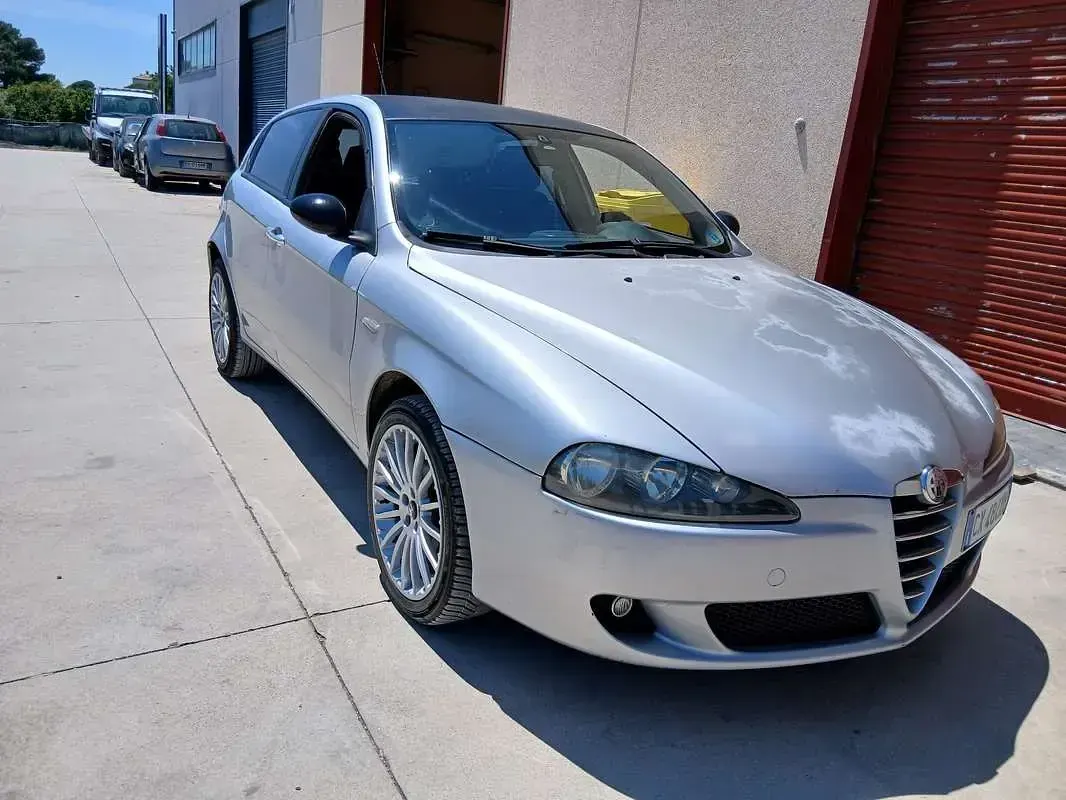 Usata Alfa Romeo 147 Exclusive 120 CV (88 kW) 2006 Utilitaria