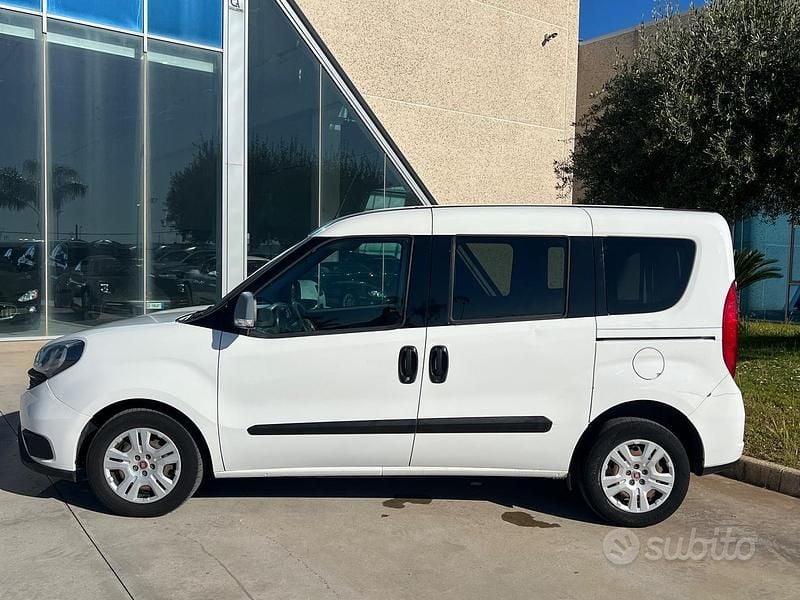Usata Fiat Doblò Lounge 105 CV (77 kW) 2021 Bianco Monovolume