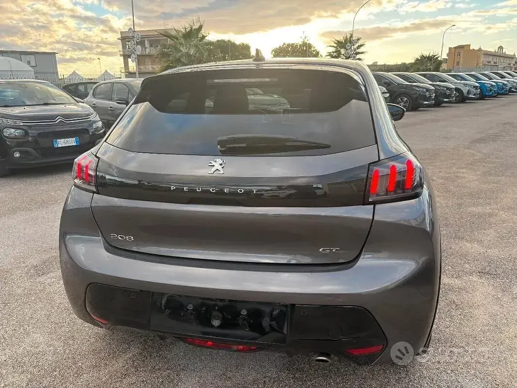 Usata Peugeot 208 GT 101 CV (74 kW) 2022 Grigio Utilitaria