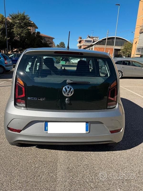 Usata VW up! 68 CV (50 kW) 2017 Argento Utilitaria