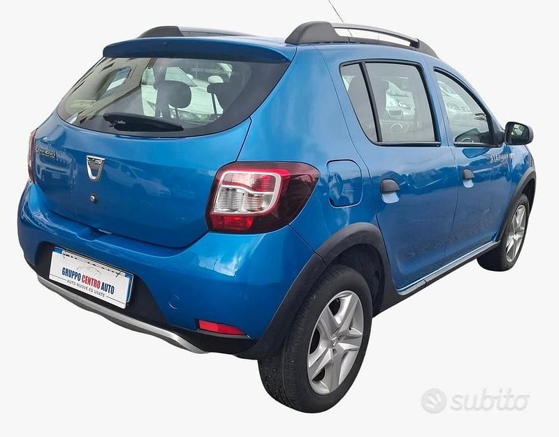 Usata Dacia Sandero Lauréate 90 CV (66 kW) 2014 Blu Berlina