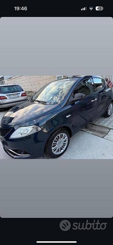 Blu Usata 2017 Lancia Ypsilon Due volumi | 6499 € - Immagine 1/4