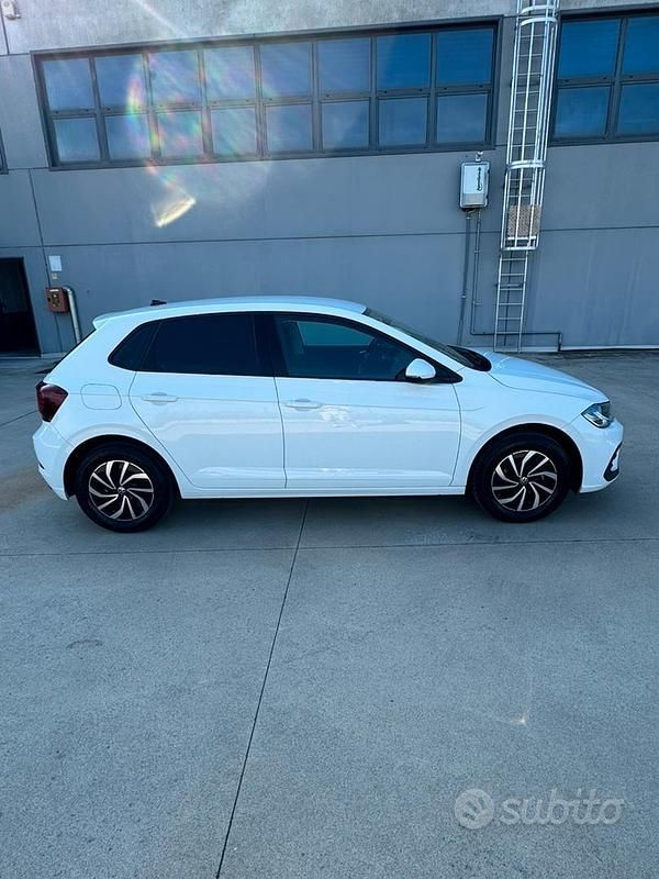 Usata VW Polo 80 CV (58 kW) 2023 Bianco Utilitaria