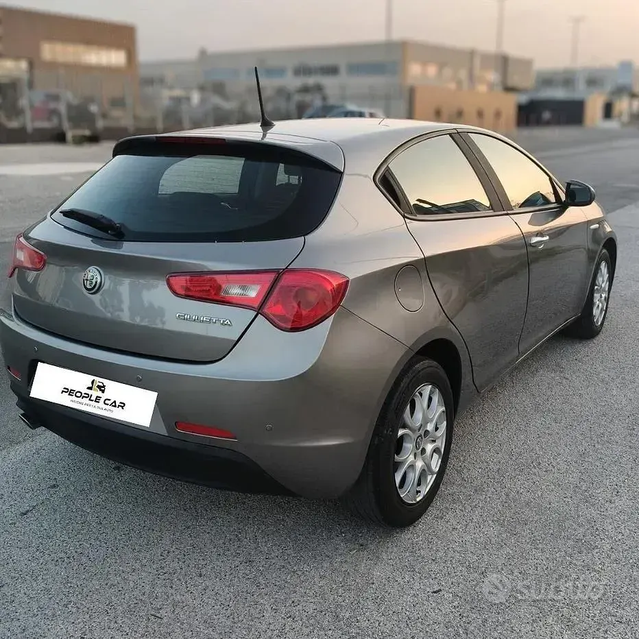 Usata Alfa Romeo Giulietta 120 CV (88 kW) 2017 Grigio Utilitaria