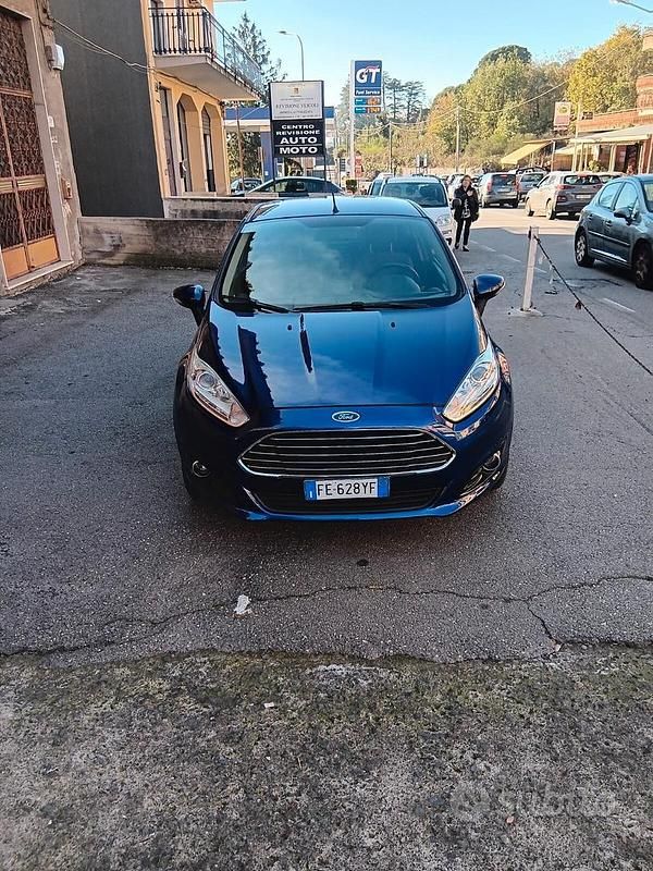 Usata Ford Fiesta Titanium 75 CV (55 kW) 2016 Blu Berlina