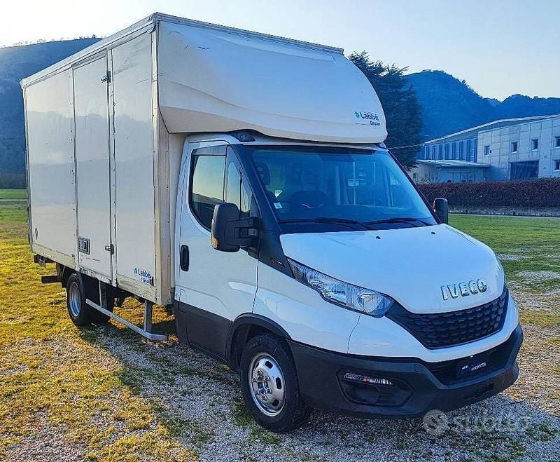 Usata Iveco Daily 179 CV (131 kW) 2020 Bianco Cabrio