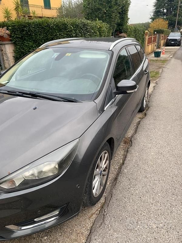 Usata Ford Focus Titanium 120 CV (88 kW) 2015 Grigio Station wagon